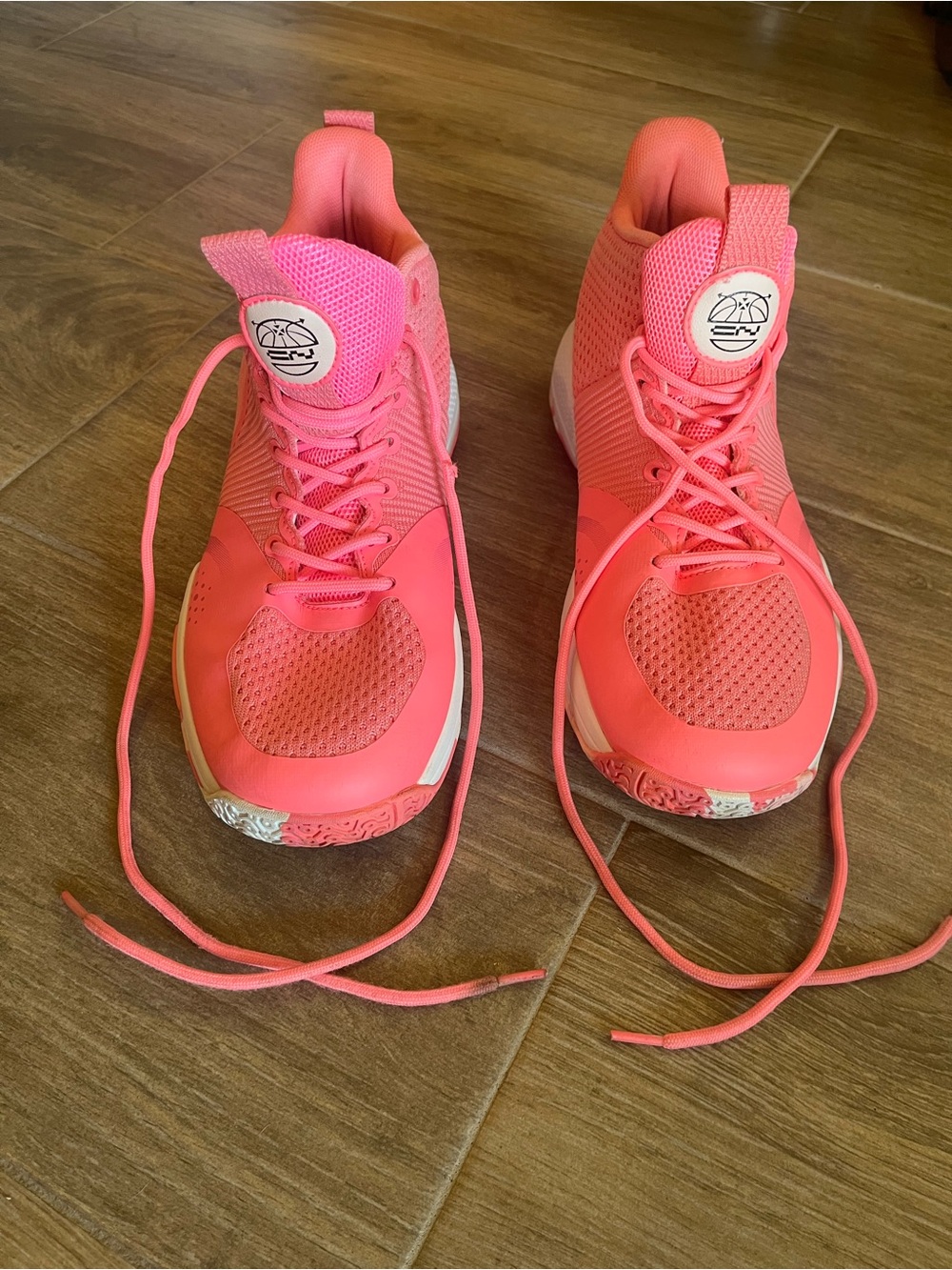 Men's Coral Athletic Shoes with Breathable Mesh and Cushioned Sole